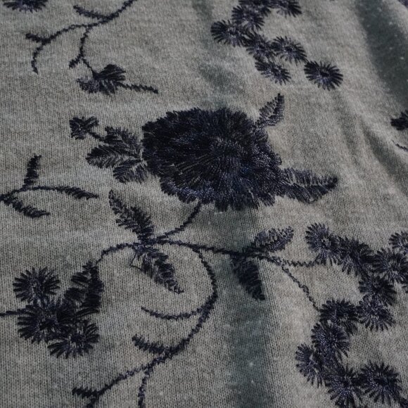 Tres Bien Embroidered Floral Blouse - Picture 7 of 8